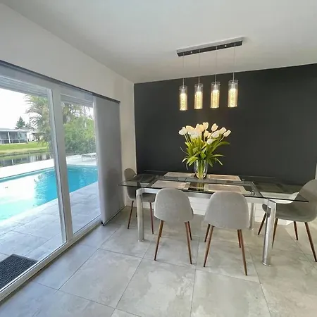 Modern Pool Home On The Lake Near Hardrock Fll Airport Davie Exterior photo