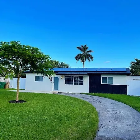 Modern Pool Home On The Lake Near Hardrock Fll Airport Davie Exterior photo