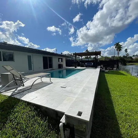 Modern Pool Home On The Lake Near Hardrock Fll Airport Davie Exterior photo
