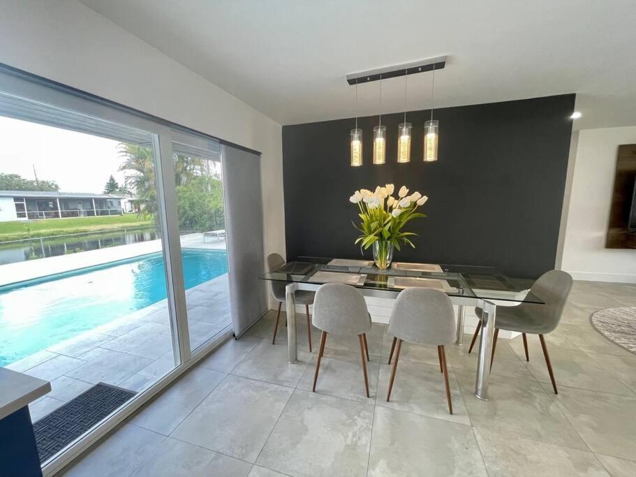Modern Pool On The Near Hardrock Fll Airport Villa *