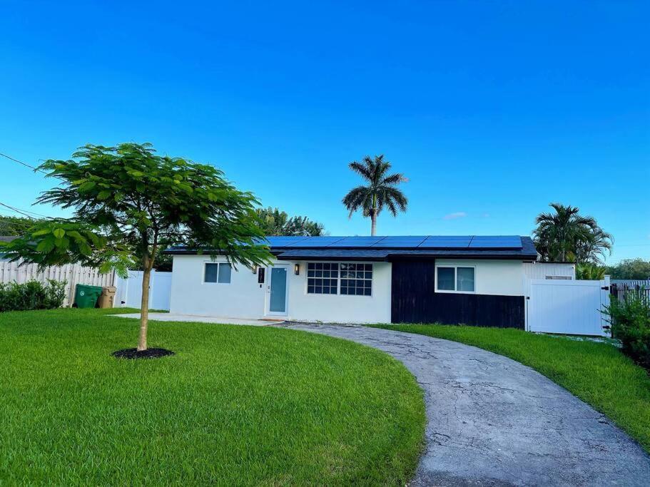 Modern Pool On The Near Hardrock Fll Airport * Davie
