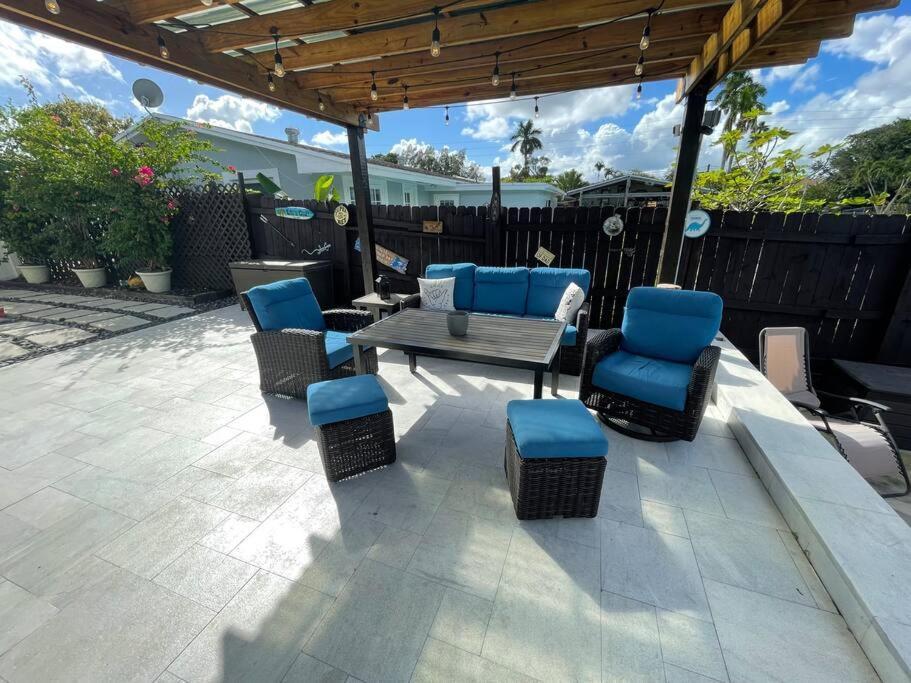 Modern Pool On The Near Hardrock Fll Airport Villa Davie